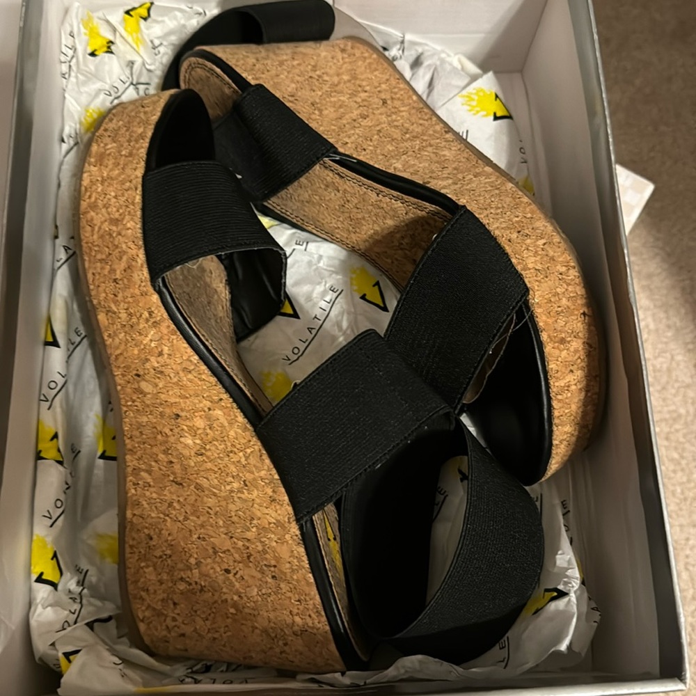 Volatile wrap style cork wedges